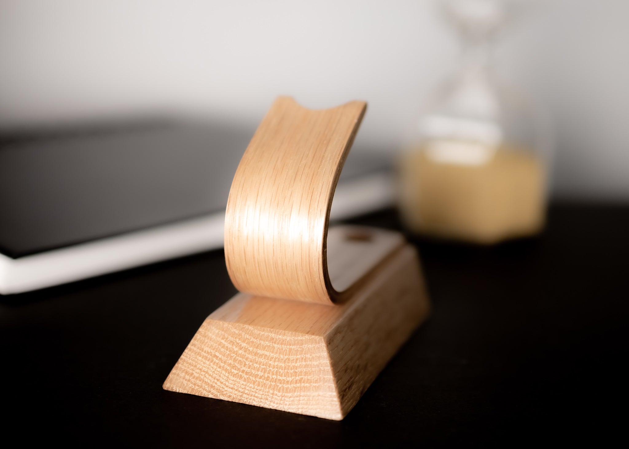 Luxury Oak Pen Holder Stand | Handcrafted Single Pen Display | Swiss Collection