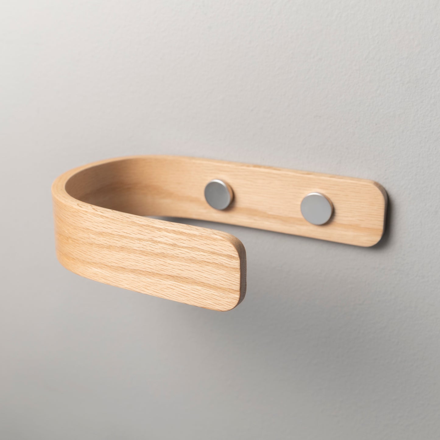 micro shot of the holdbacks fixed to the wall - NOIR.DESIGN